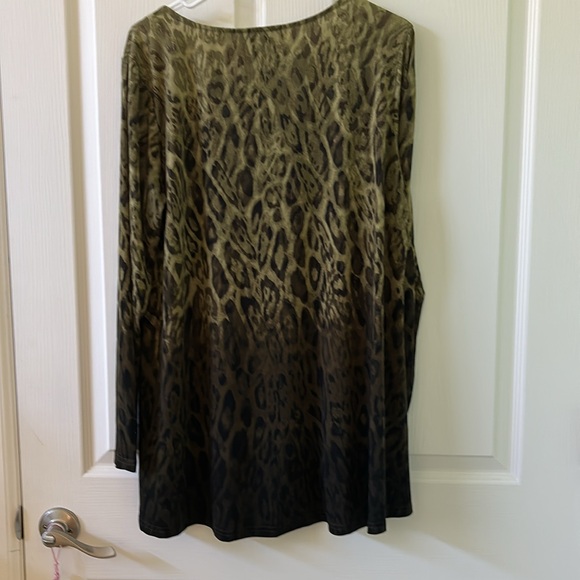 Hi lo animal print Linea blouse - Picture 5 of 5